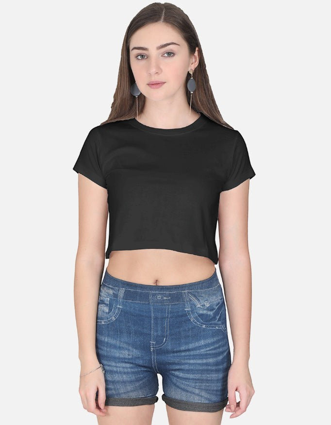 Print 999 black half-sleeve cotton crop top worn by a model with blue denim shorts