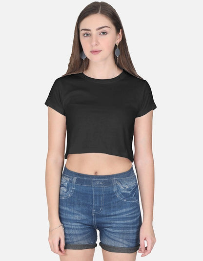 Print 999 black half-sleeve cotton crop top worn by a model with blue denim shorts