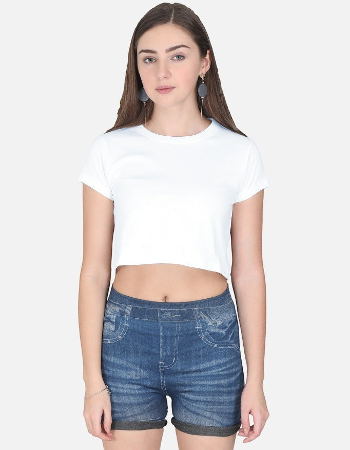 Print 999 white half-sleeve cotton crop top worn by a model with blue denim shorts