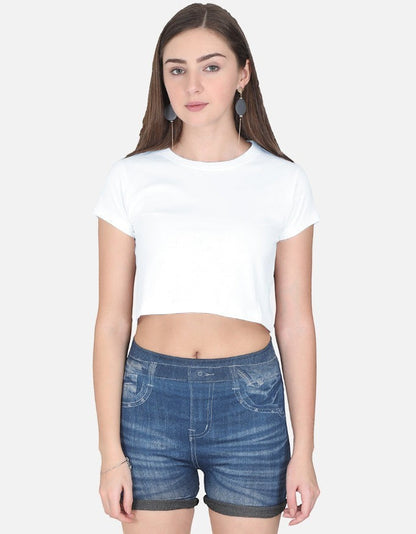 Print 999 white half-sleeve cotton crop top worn by a model with blue denim shorts